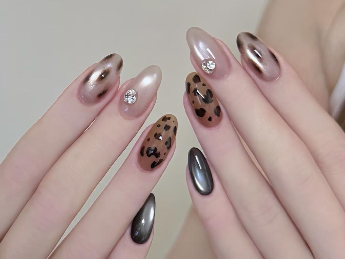 ネイル MoonNail サキのネイルデザイン