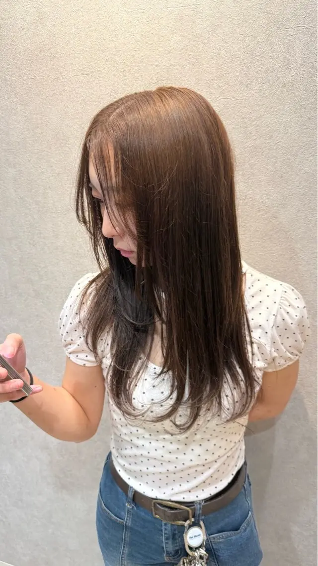 ロング 顔まわりレイヤー 顔周りカット レイヤーカット カット DECOR おりん丸。のヘアスタイル