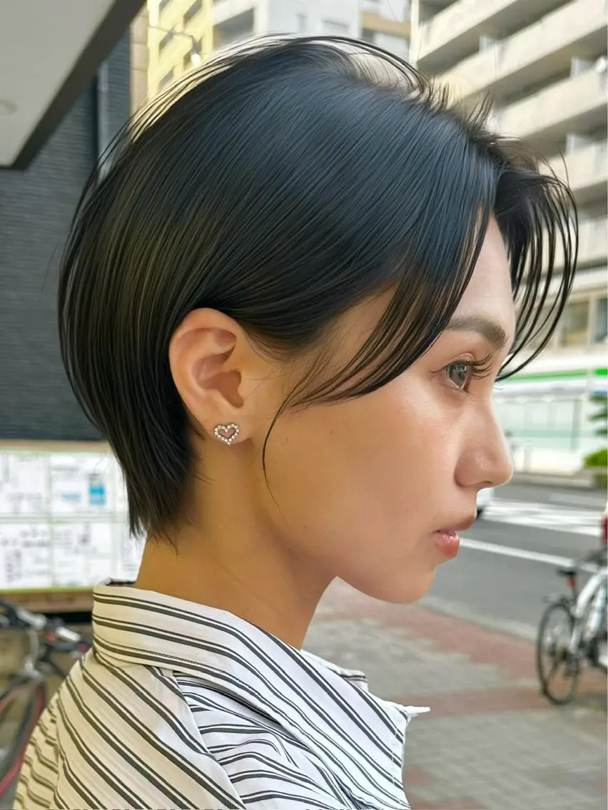 ショート カラー ハンサムショート ショートヘア 豊島璃奈/ショート/ ボブ/レイヤーカットのヘアスタイル