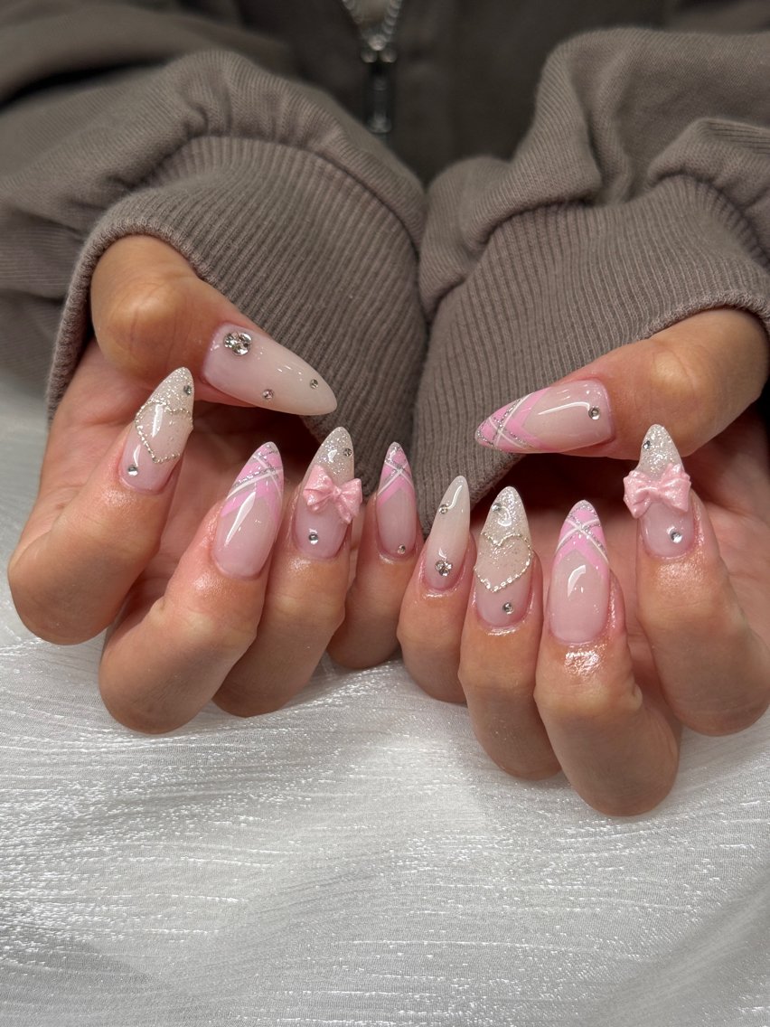 ネイル オーロラネイル ブルー チークネイル フレンチネイル グラデーション ハンドネイル HANA NAILSのネイルデザイン