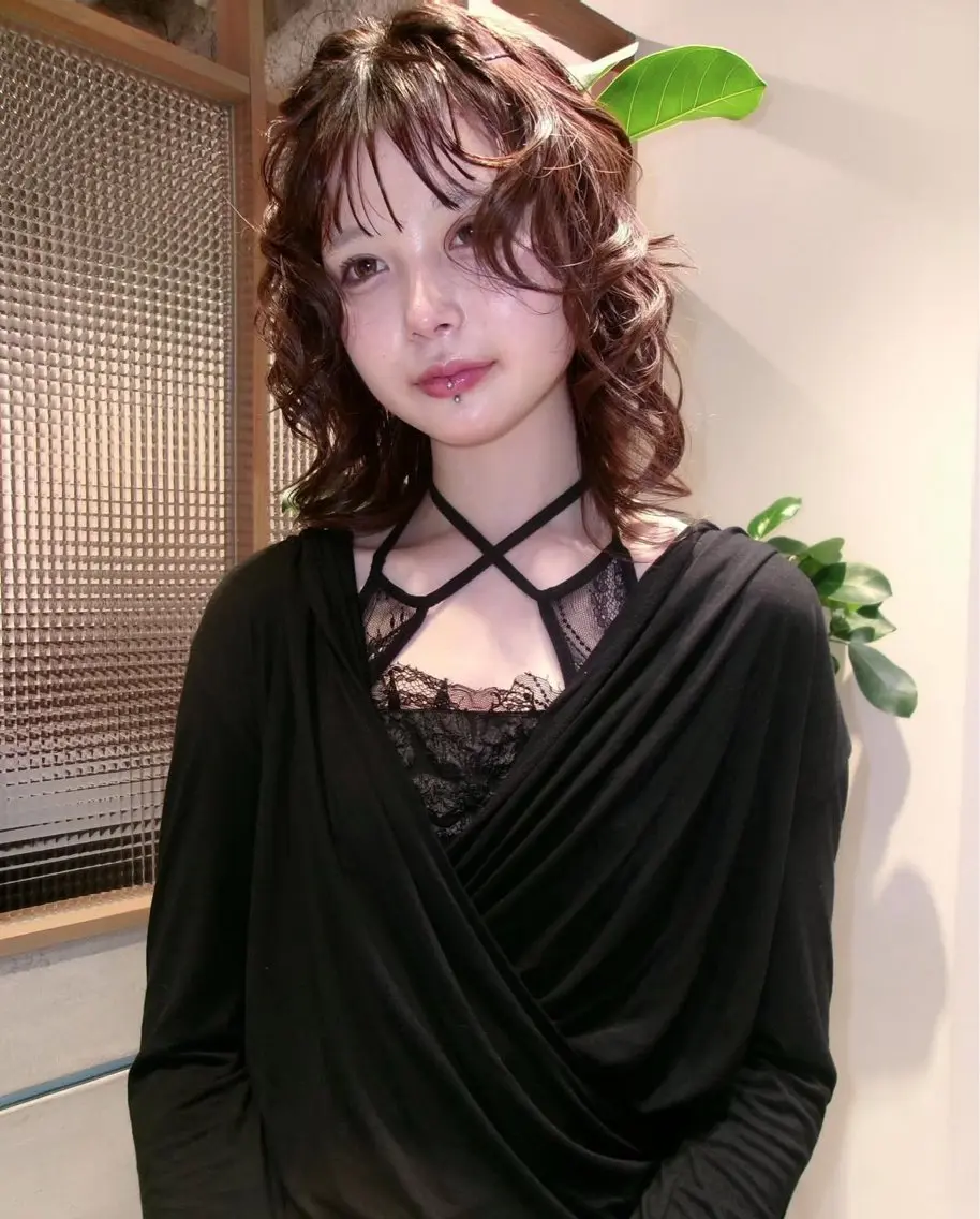 ワンカラー🐩透明感と存在感のあるヘアにの写真