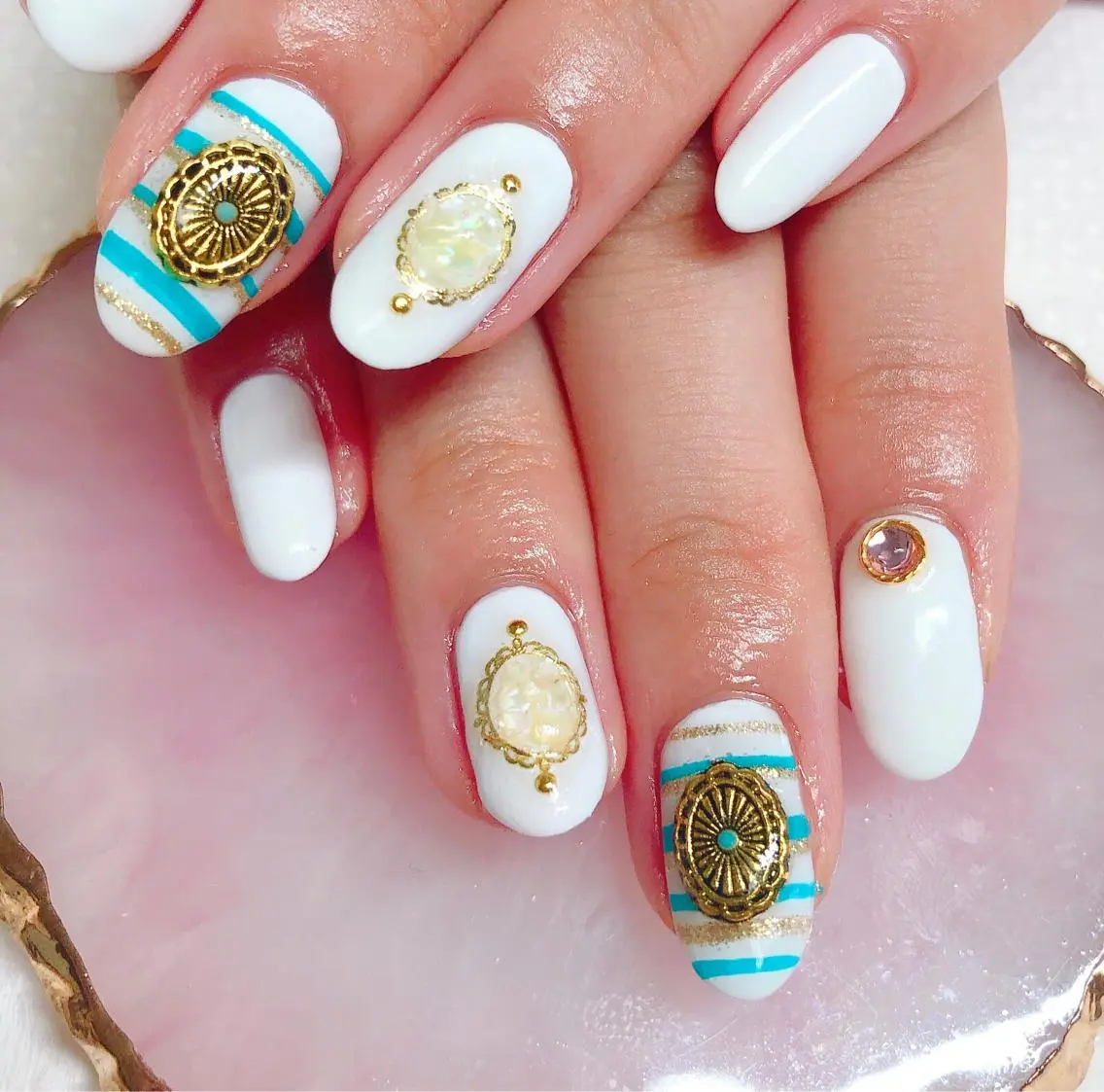 ネイル ハンドネイル CROWN プライベートサロンのネイルデザイン