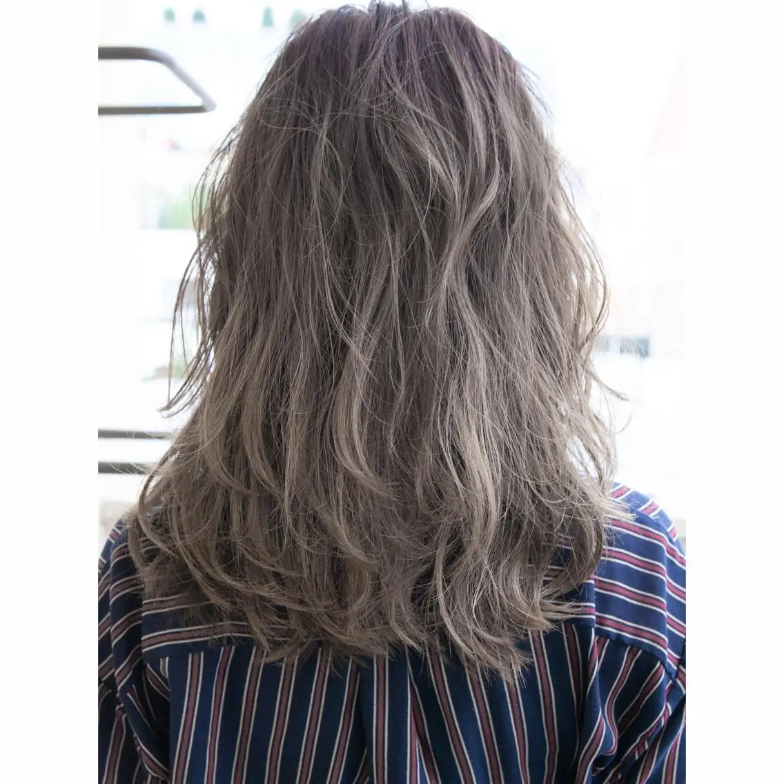 ミディアム カラー ブルーカラー ブルージュ グレージュ Livingu youのヘアスタイル