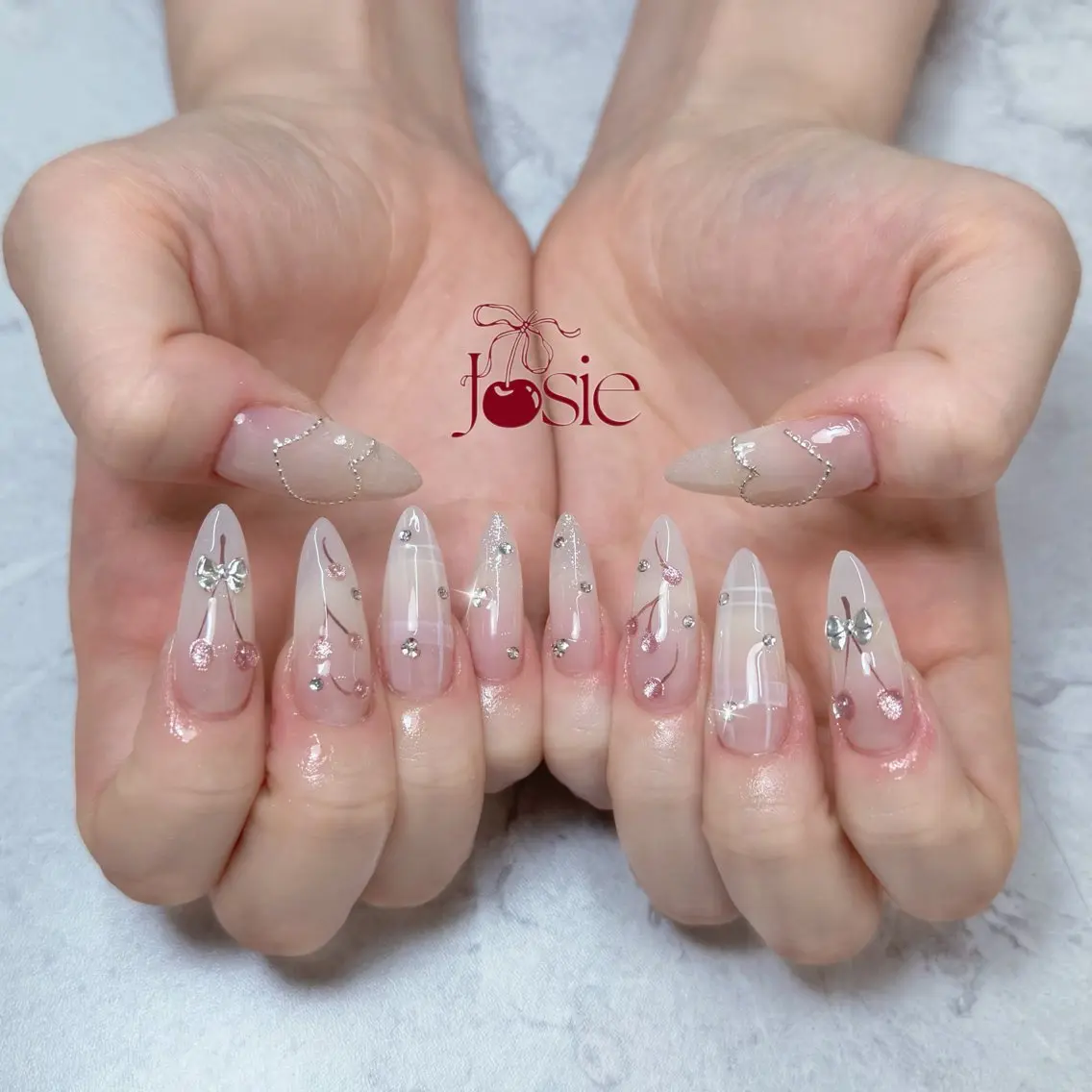 ネイル キラキラネイル 韓国ネイル ロングネイル ワンホンネイル ハンドネイル Josie nail salonのネイルデザイン