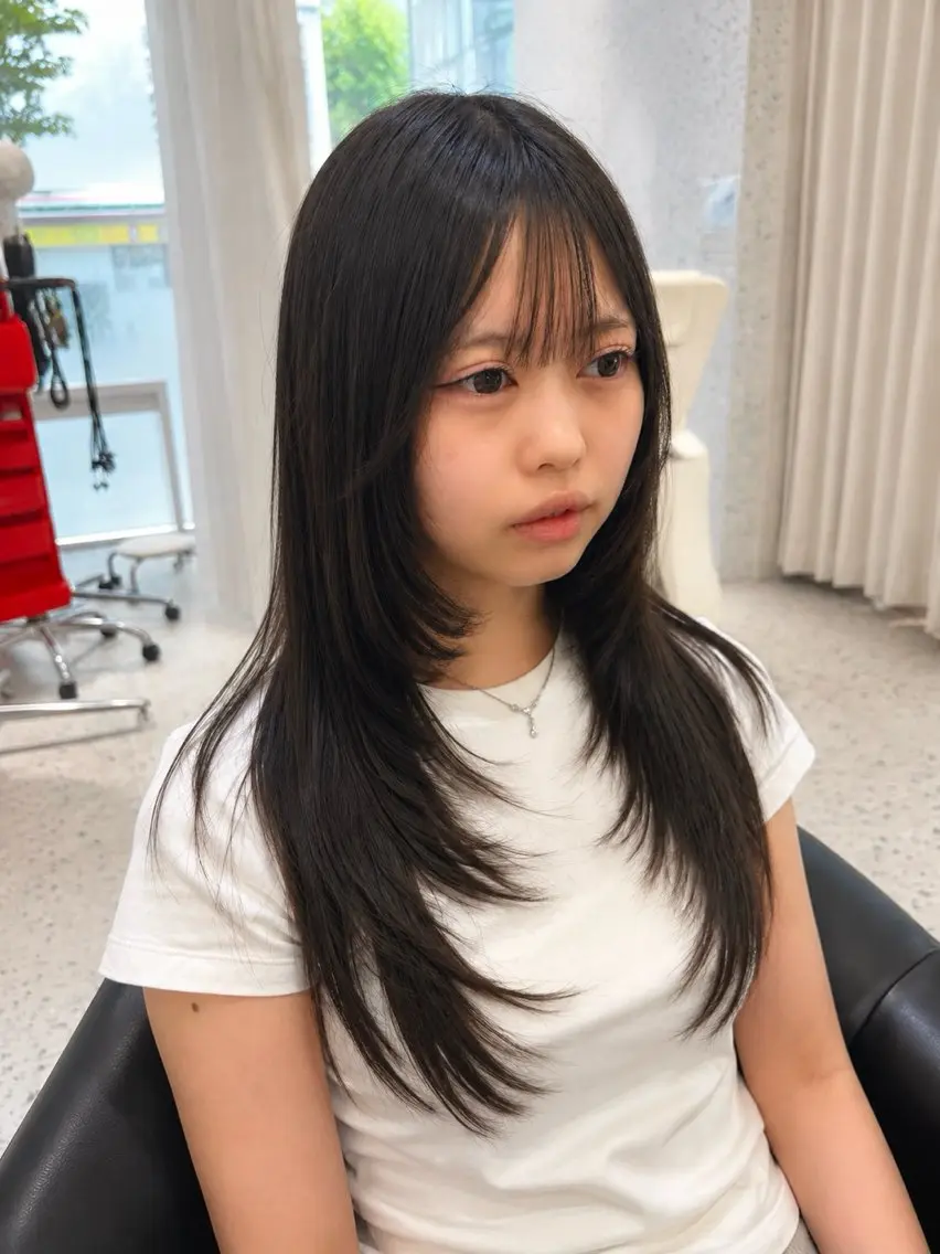 セミロング レイヤーカット 山田 ひかりのヘアスタイル
