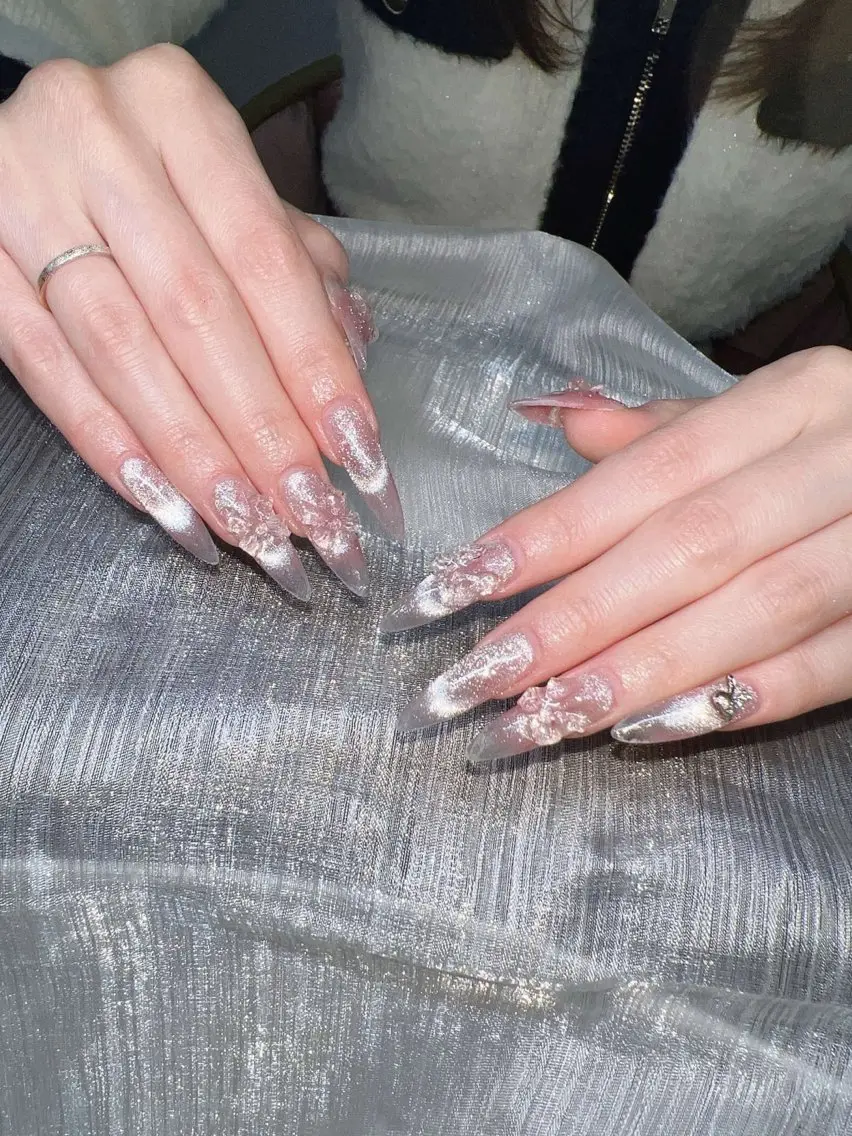 ネイル オーロラネイル チークネイル 長さ出し フットネイル フレンチネイル Lee Nails チップ長さだし専門店のネイルデザイン
