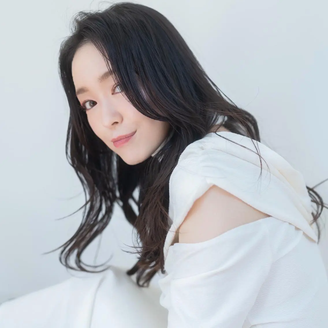 セミロング カラー パーマ ヘアアレンジ メンズ キッズ ネイル マツエク・マツパ アイブロウ メンズインナーカラー メンズ韓国風 黒髪 ブルーカラー ブルーブラック 渋谷レイヤーカット❌ 縮毛矯正専門/武田涼のヘアスタイル