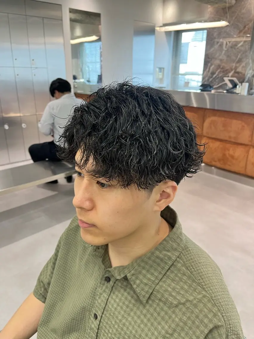 ショート パーマ メンズ ⚡メンズパーマフ ェードカットTomyのヘアスタイル