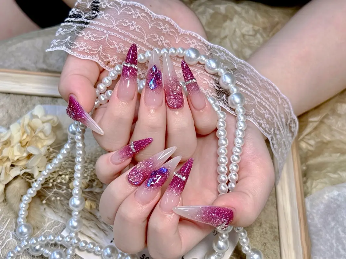 ロング 韓国風ヘア ハンドネイル Rola kira 麗のネイルデザイン
