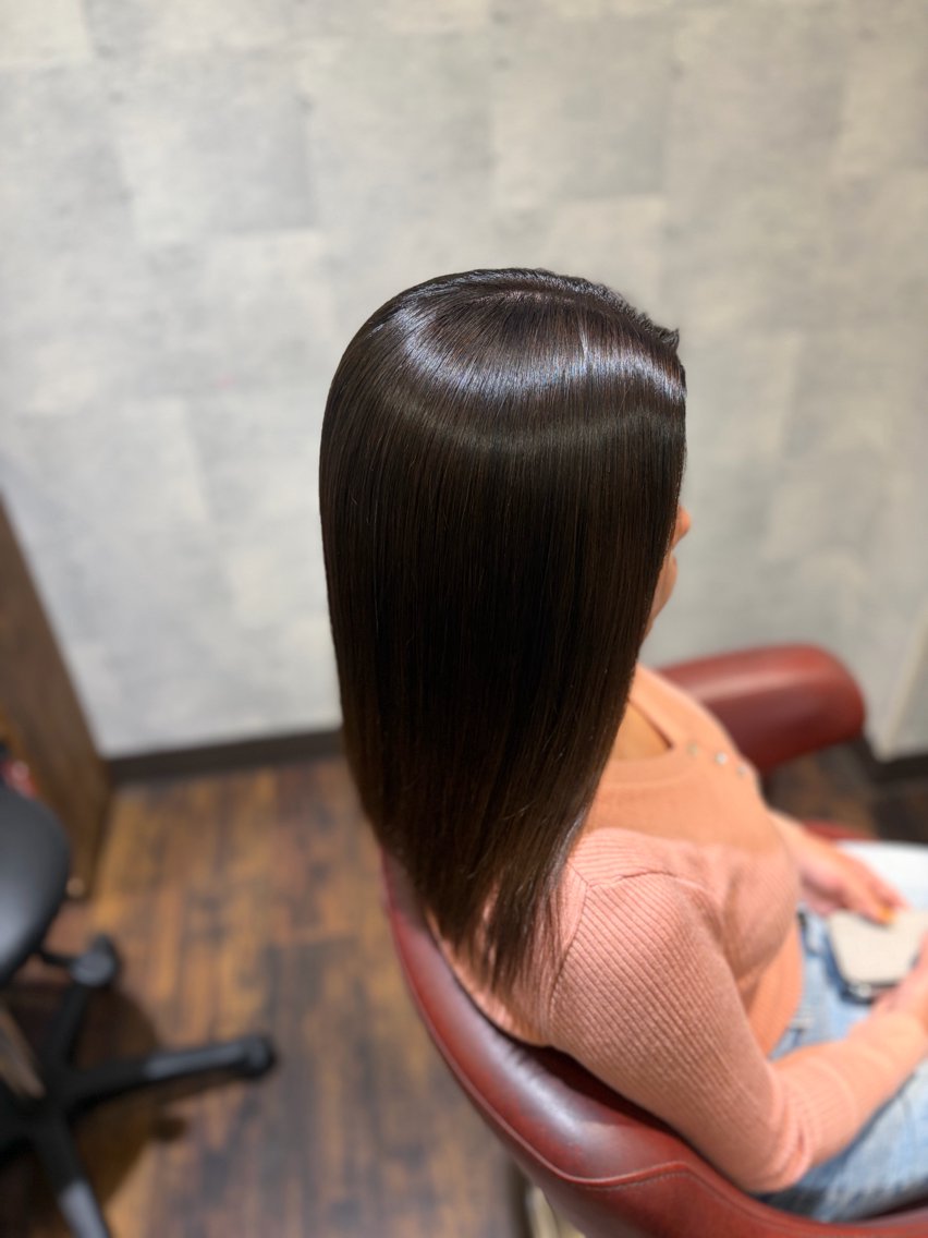 ミディアム カット ヘアカラー 縮毛矯正 トリートメント ✨矯正口コミ4.9✨ 歴21年代表ヨシアキのヘアスタイル