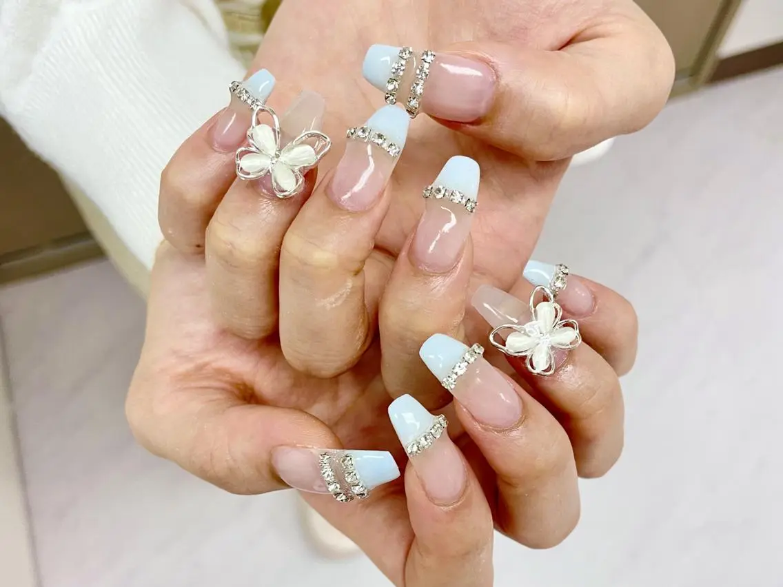 ネイル オーロラネイル チークネイル フットネイル フレンチネイル ガラスフレンチ ハンドネイル 大阪福島Sayaka 韓国束感マツエク🤍のマツエク・マツパデザイン