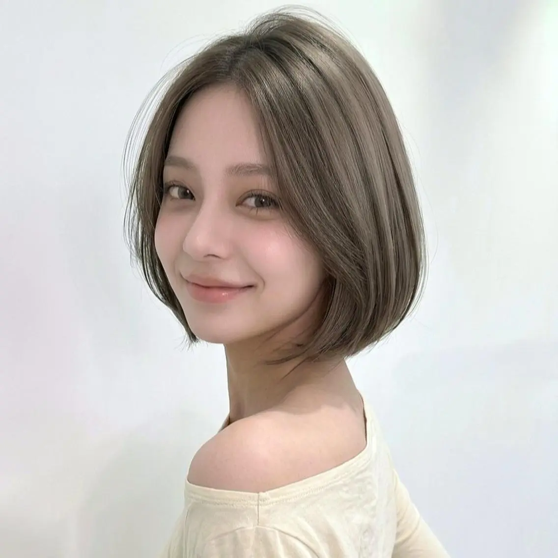 ショート 庭木華瑠🐾ボブ🧡 透明感カラー✨のヘアスタイル
