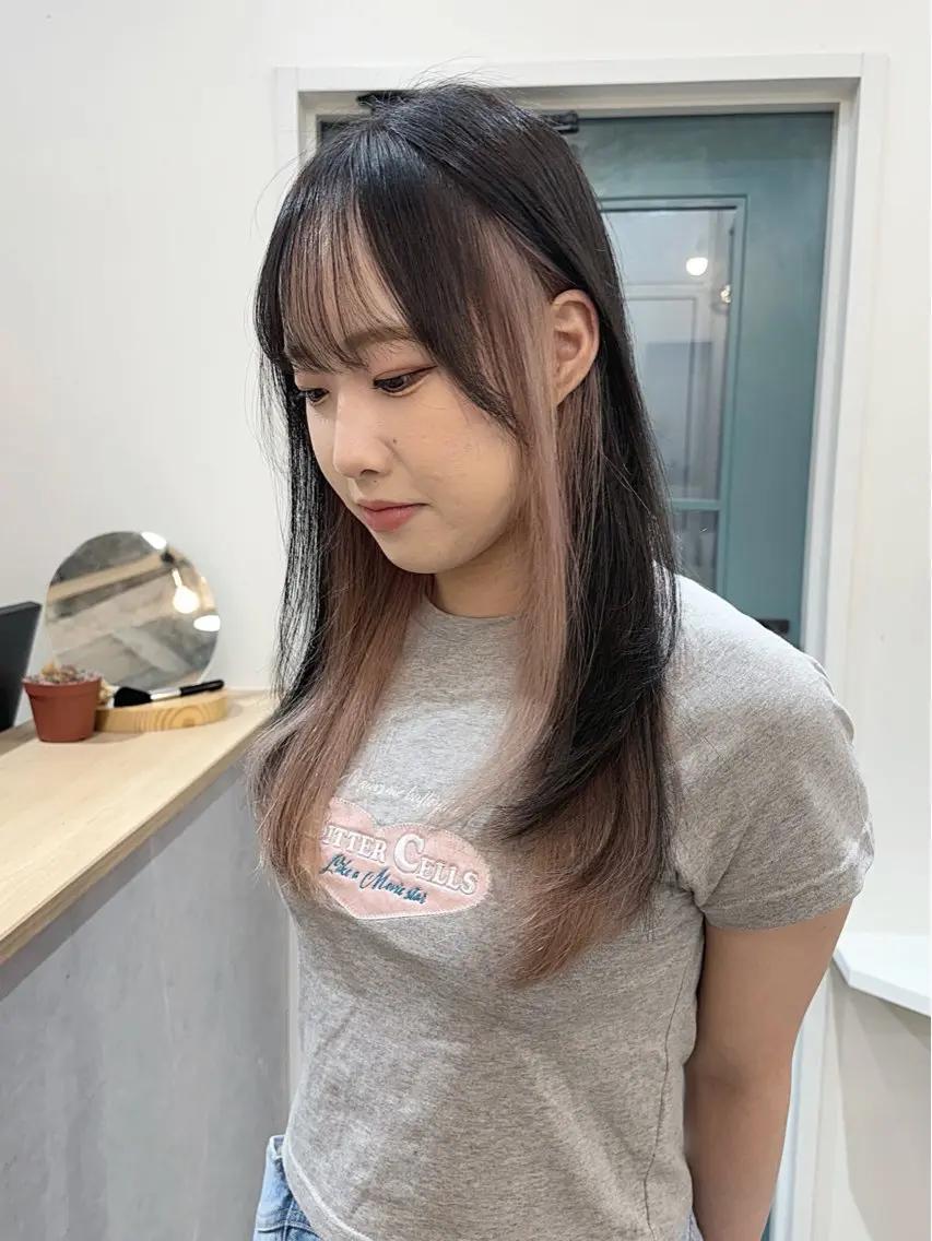 ロング カラー ブリーチ ピンクカラー ホワイトピンク チヒョ🦋 韓国hair🇰🇷のヘアスタイル