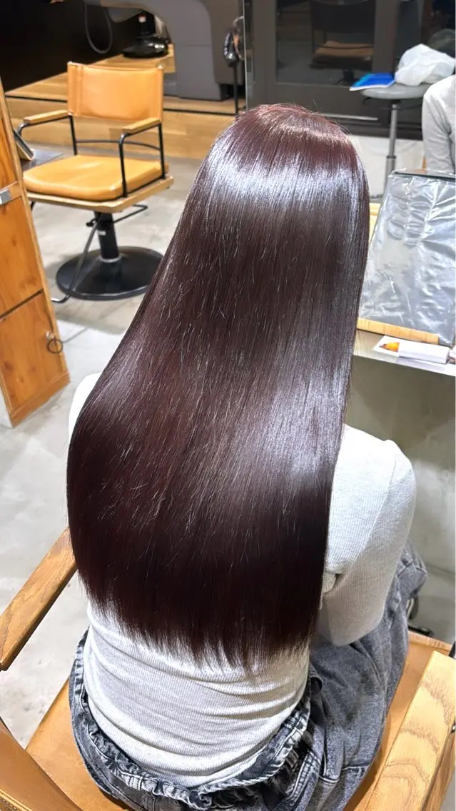 ロング カラー ボルドーカラー 小木曽 里華のヘアスタイル