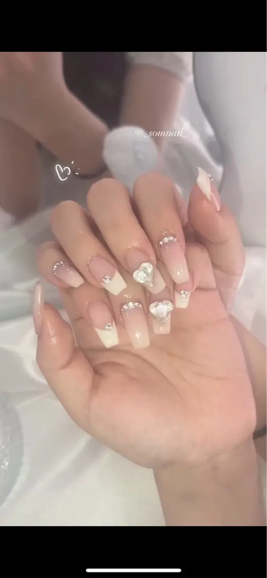 ネイル フレンチネイル ジェルネイル 韓国ネイル ストーンネイル SOM NAILのネイルデザイン