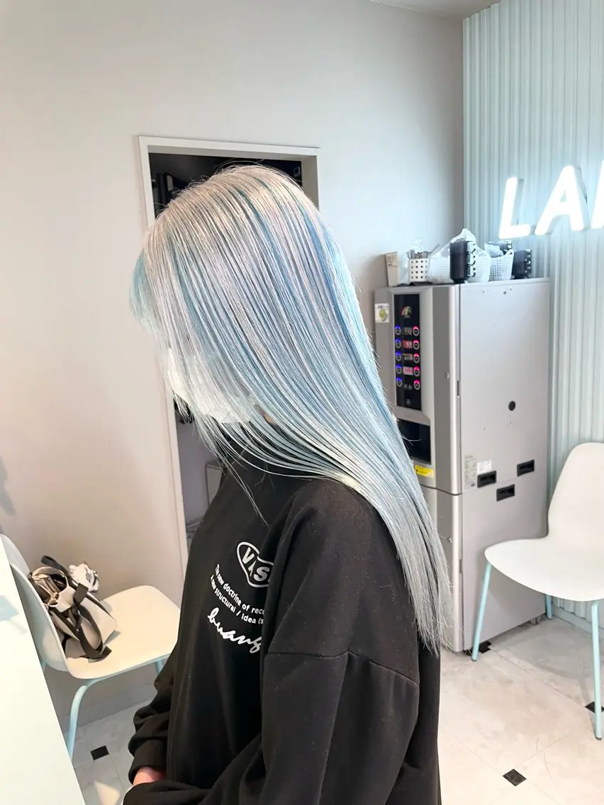 ロング ヘアカラー 🩵ハイトーン 美咲🩵のヘアスタイル
