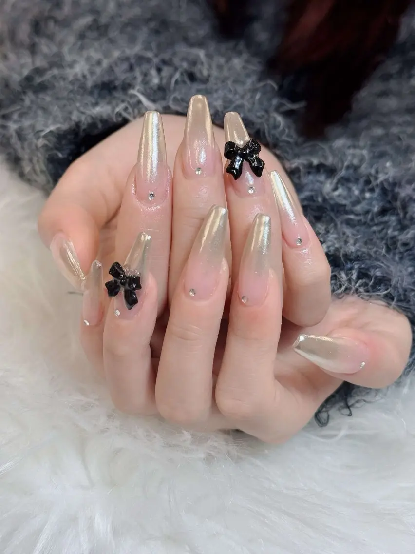 ネイル チークネイル フレンチネイル グラデーション キラキラネイル 韓国ネイル HIKARIHANA NAILのネイルデザイン