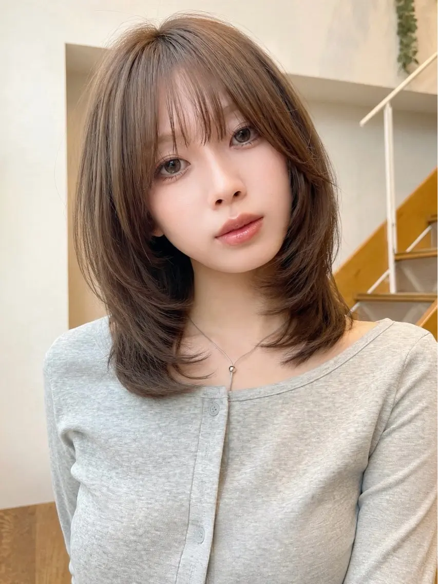 ミディアム カラー ブリーチ 透明感カラー ブリーチなしカラー デート レイヤーカット カット ヘアカラー 望月威吹/表参道/レ イヤー/透明感カラーのヘアスタイル