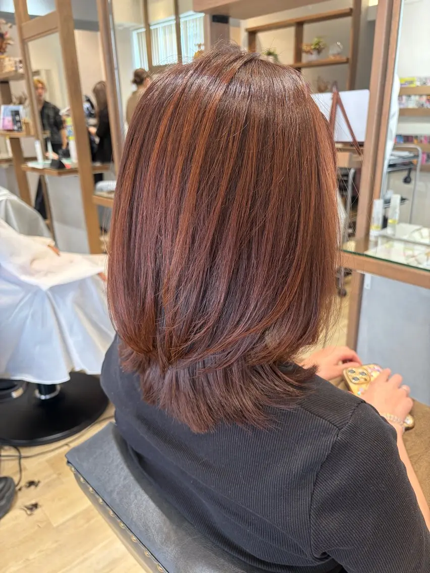 ミディアム ピンクブラウン カット ヘアカラー ケアブリーチカラー 樋口 莉奈のヘアスタイル