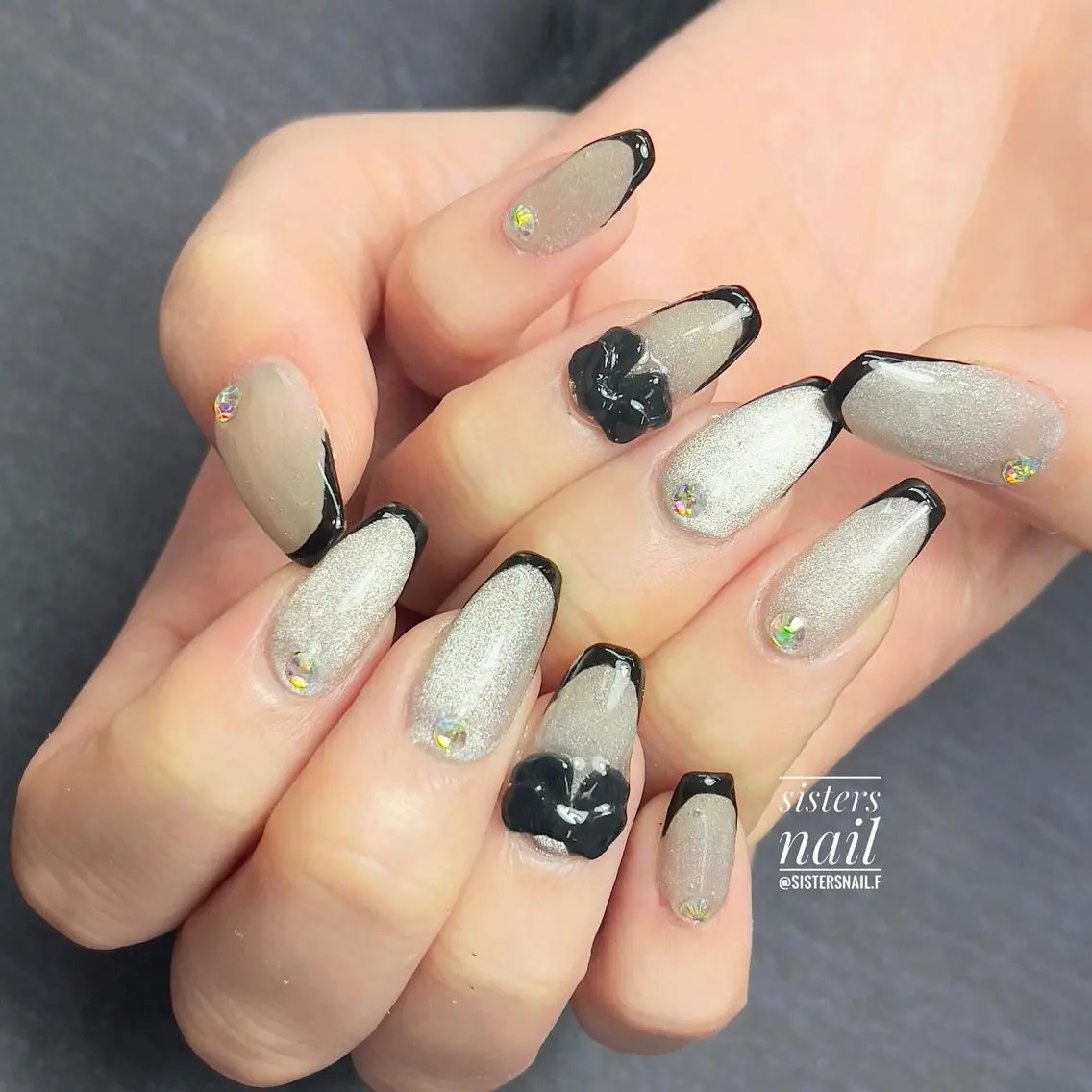 ネイル アートネイル フレンチネイル キラキラネイル マグネットネイル リボン sisters nail.fのネイルデザイン