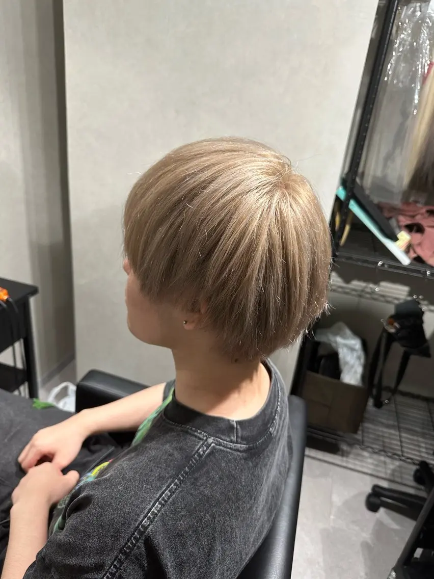 ショート 奥本 侑 髪質改善、ツヤ髪のヘアスタイル