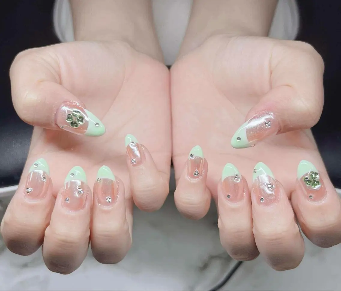ネイル 長さ出し グラデーション 卒業式 キラキラネイル マグネットネイル ハンドネイル Lee Nailsのネイルデザイン