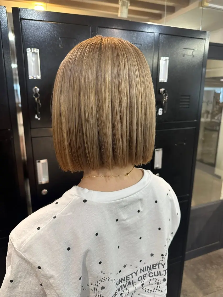 セミロング カラー カット ヘアカラー トリートメント 艶ハイトーン🌈 ユウトのヘアスタイル