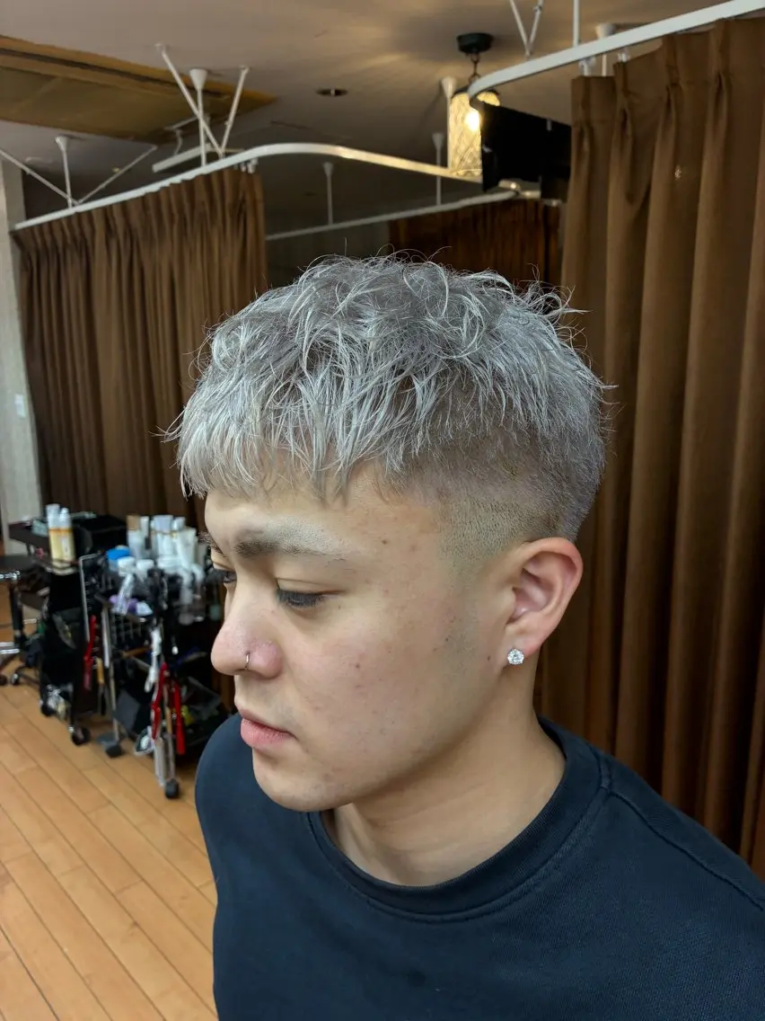 カラー メンズ ルキ🌈ブリーチカラ ー&メンズパーマ🦄のヘアスタイル
