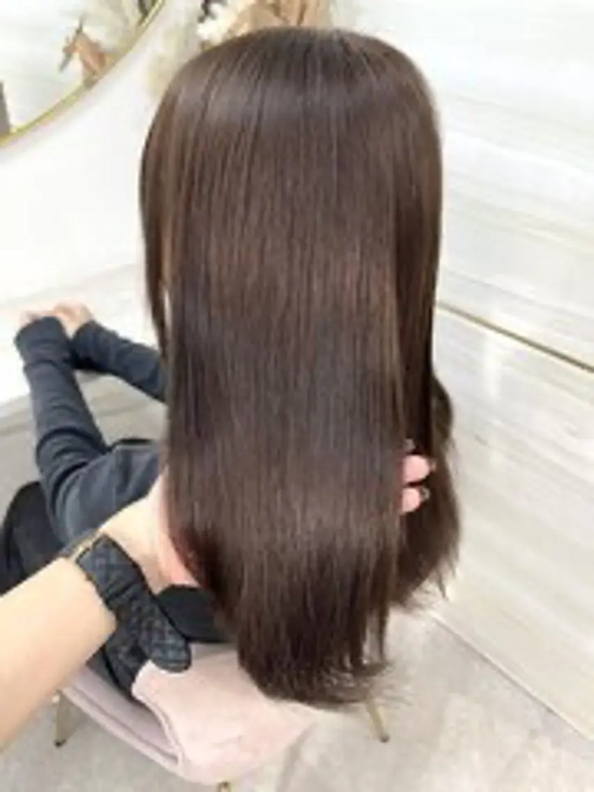セミロング カラー elu あやね💜 🫧カラー・縮毛矯正のヘアスタイル