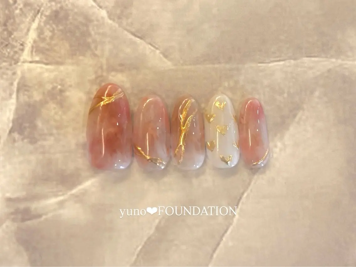 ネイル ゴールド ニュアンスネイル yuno❤︎ FOUNDATIONのネイルデザイン