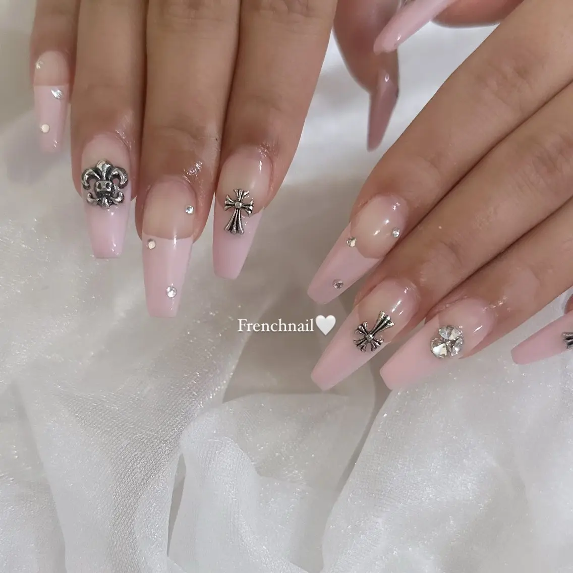 ネイル ハンドネイル sara : salon ELVIのネイルデザイン