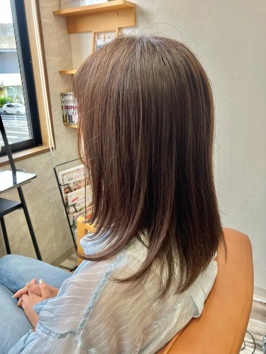 セミロング カラー レイヤーカット 須賀 知穂のヘアスタイル