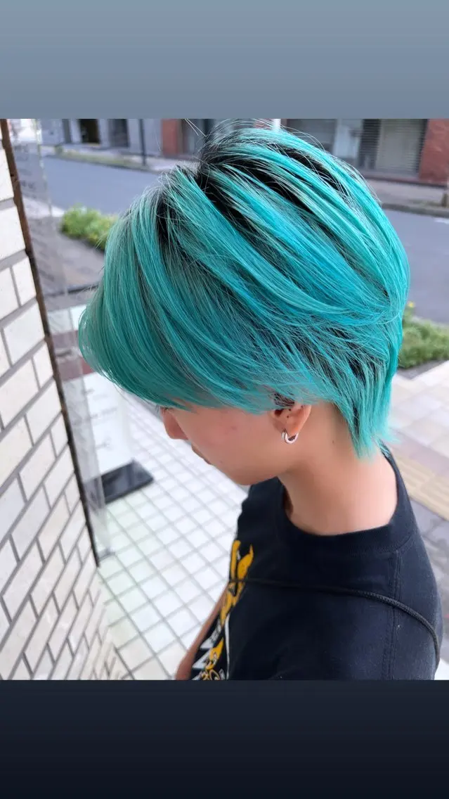 ショート カラー パーマ ヘアアレンジ メンズ メンズハイトーン ブルーカラー ハイトーンカラー ショートヘア ヘアカラー ハイトーン特化🤍 浦住のヘアスタイル