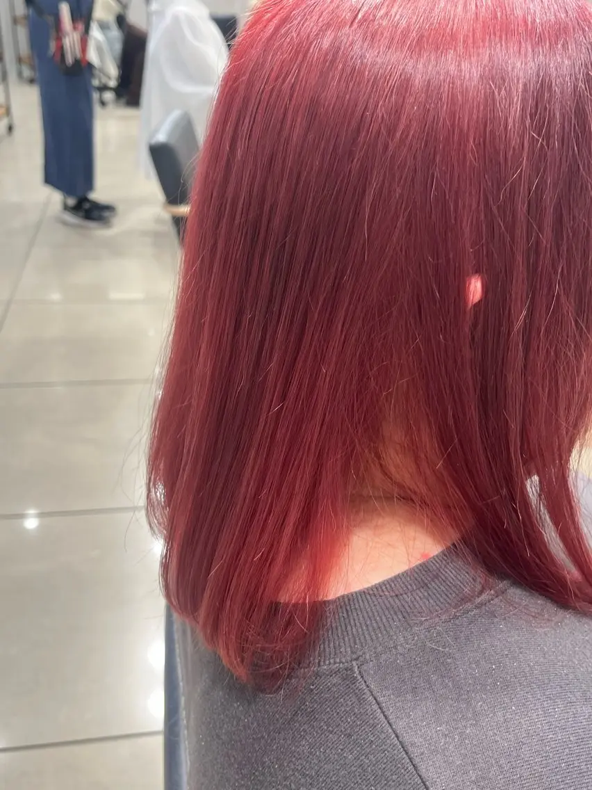 ミディアム カラー ブリーチ ピンクカラー レッドカラー カット ヘアカラー 巖本 真希のヘアスタイル