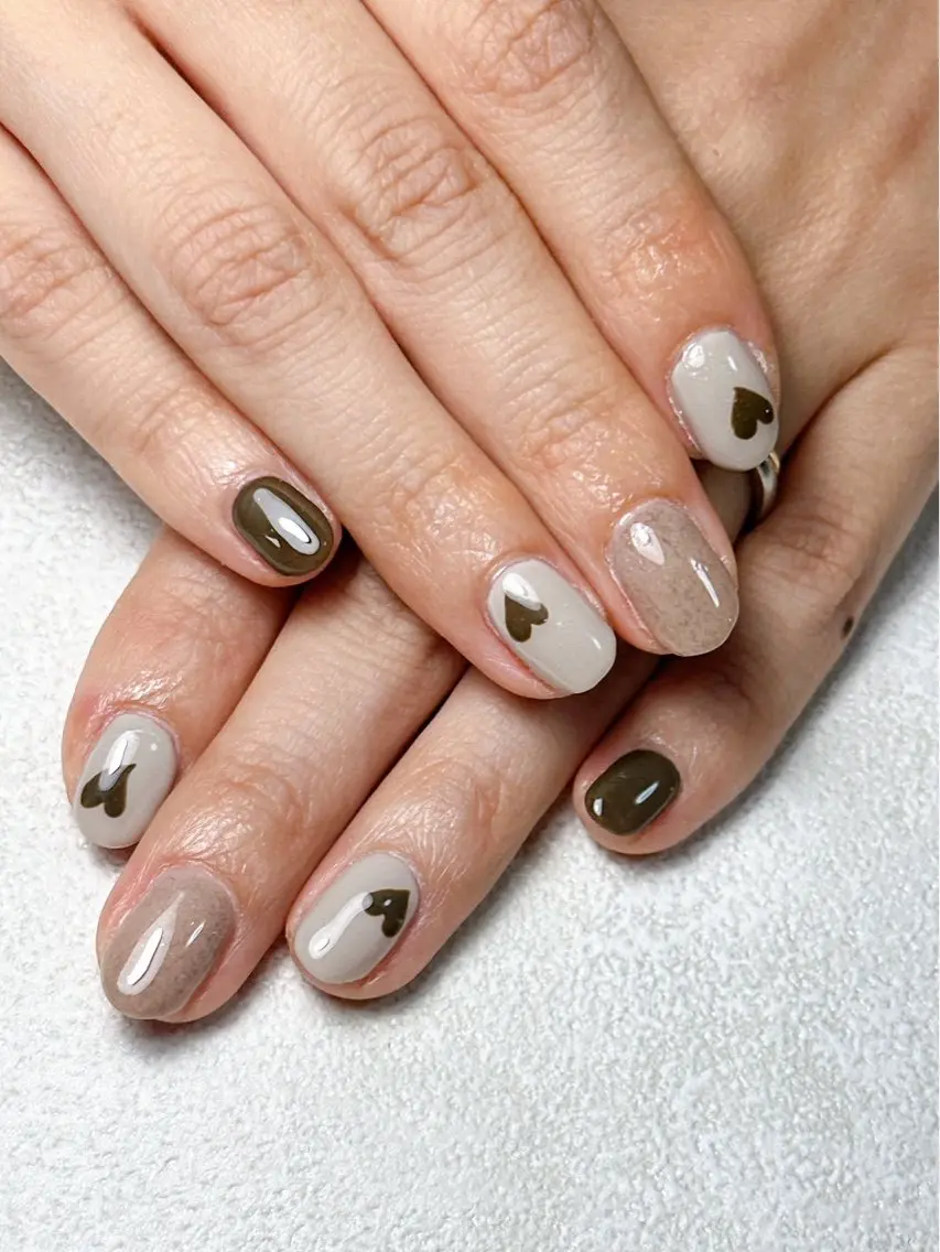 ネイル オーロラネイル フットネイル フレンチネイル ジェルネイル マグネットネイル ハンドネイル mogunail &blowのネイルデザイン