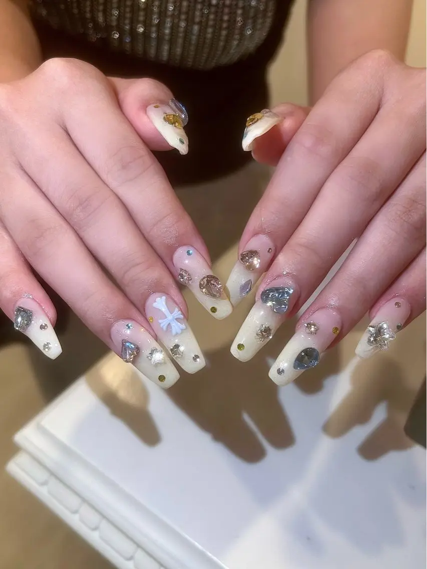 ネイル 持ち込み 韓国ガーリーネイル 芽依奈のネイルデザイン