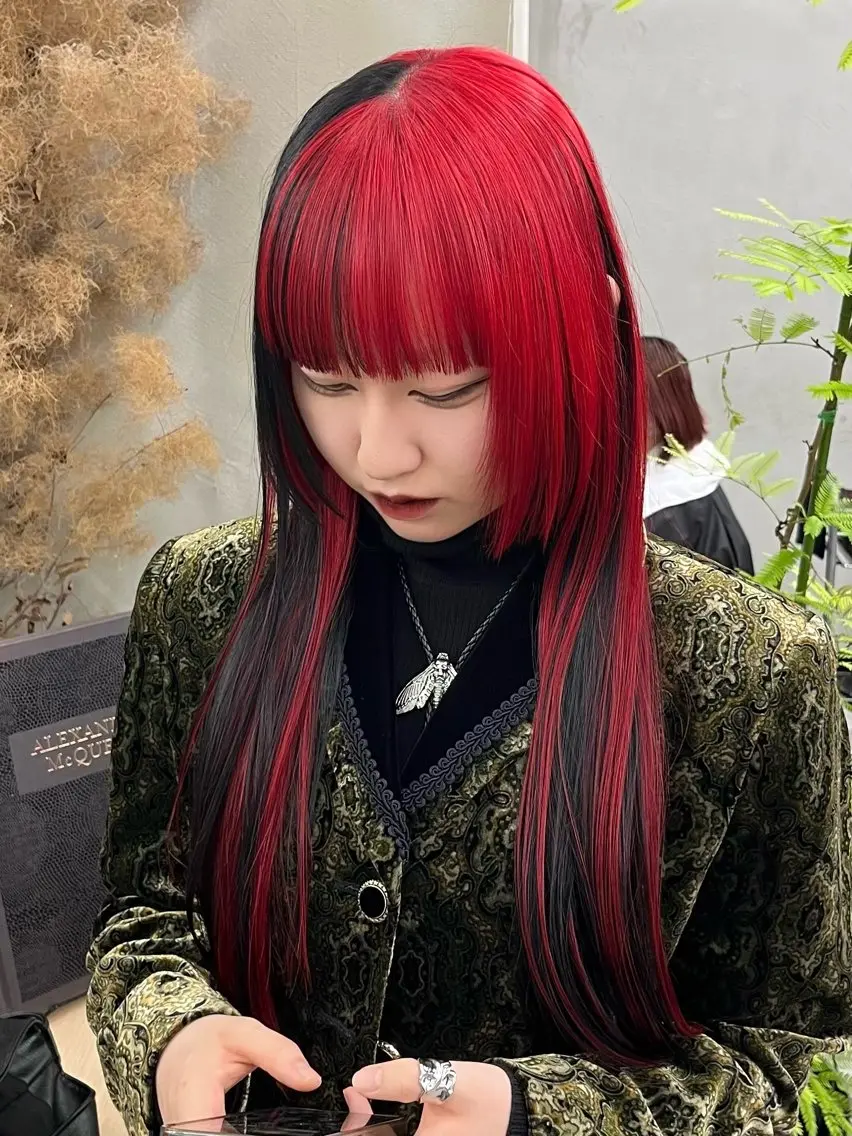セミロング カラー デザインカラー レッドカラー レイヤーカット ウルフカット ヘアカラー トリートメント イツク ⚡️ ルーツ/ハイトーンのヘアスタイル