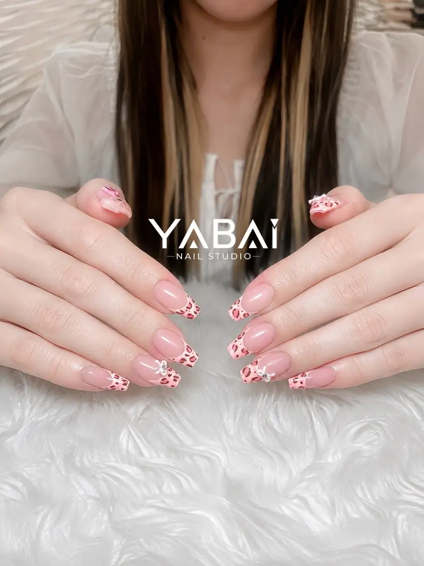 ネイル アニマル柄 フレンチネイル ガーリー ピンク リボン YABAI NailStudioのネイルデザイン