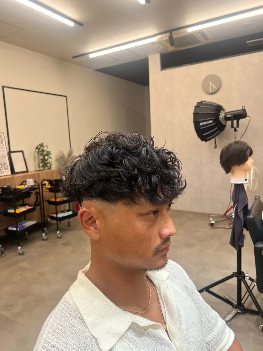 カラー パーマ メンズ スペインカール メンズ特化🪽 川島豪瑠のヘアスタイル