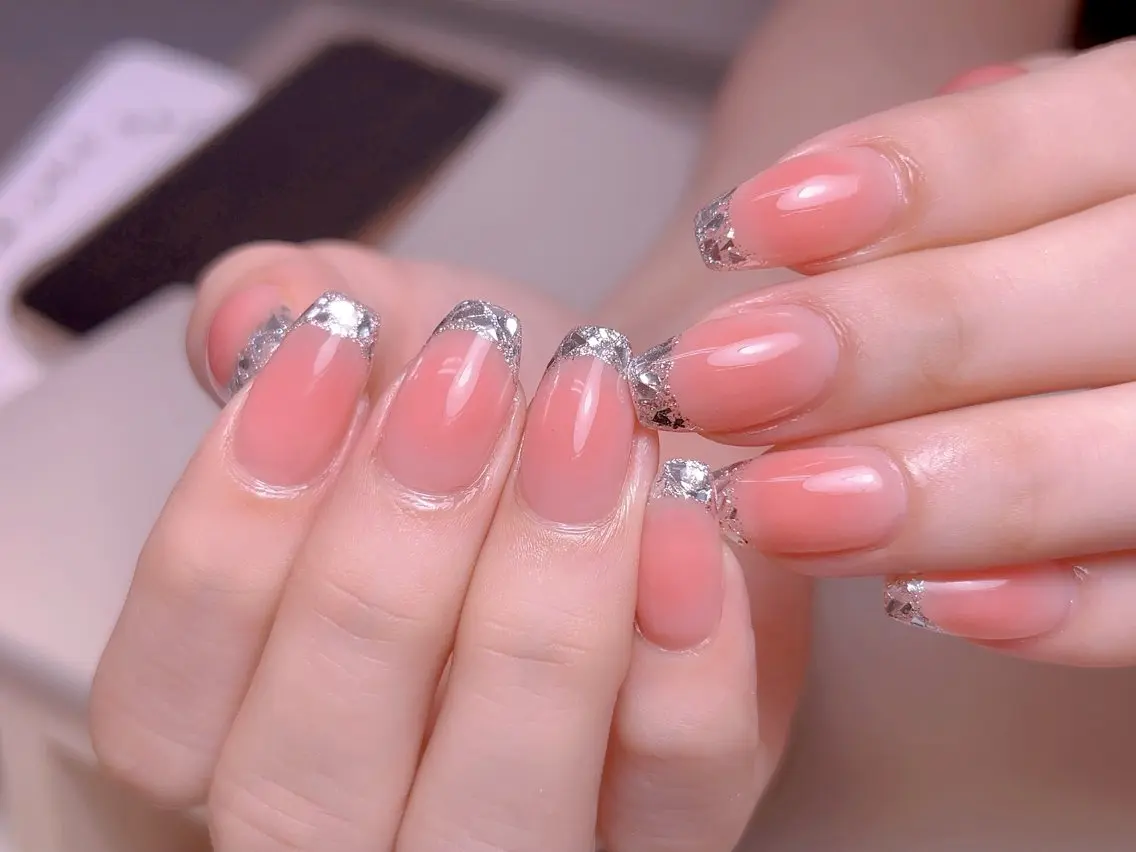 ネイル アートネイル フレンチネイル ジェルネイル グラデーション 韓国ネイル ハンドネイル 【長さ出し】 IRIS NAILのネイルデザイン