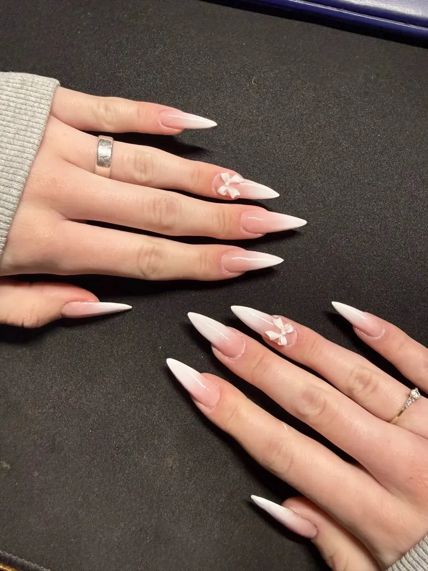 ネイル 長さ出し キラキラネイル 韓国ネイル ロングネイル ワンホンネイル ハンドネイル Josie nail salonのネイルデザイン
