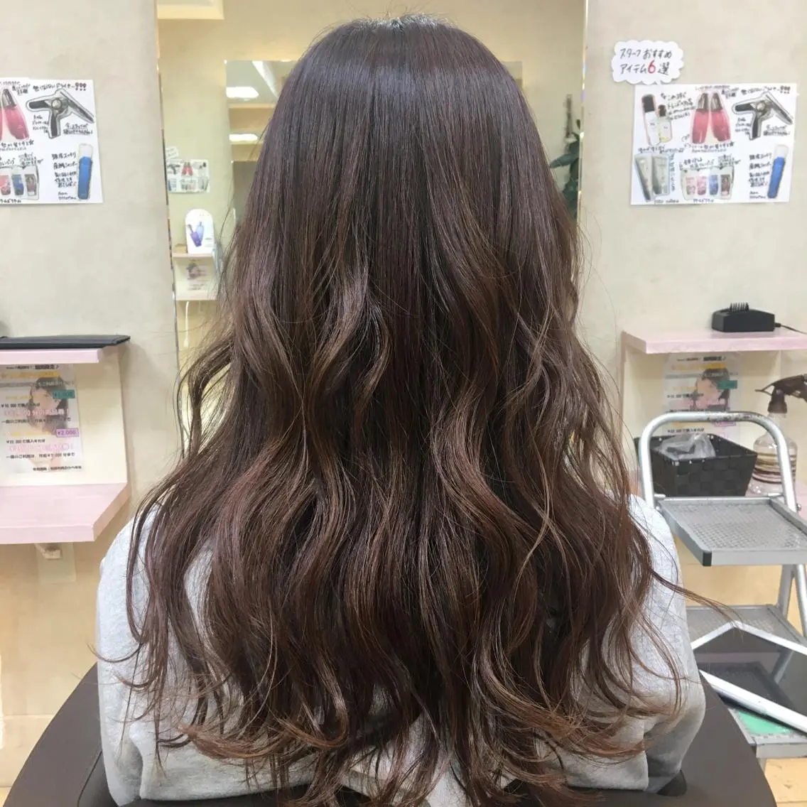 ロング ピンクブラウン 前田 菜奈子のヘアスタイル
