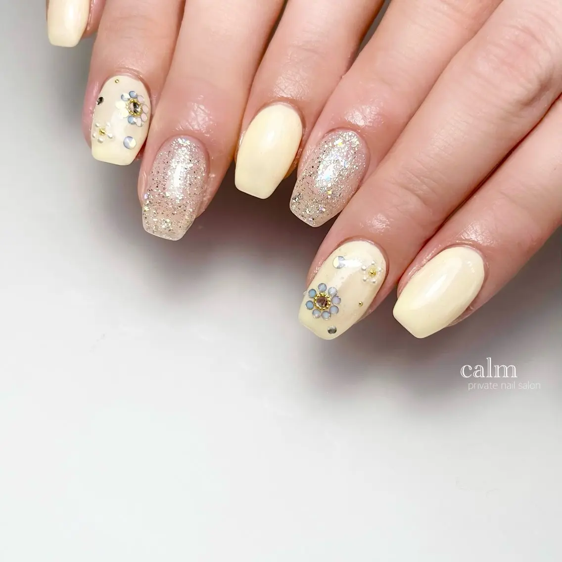 ネイル ストーンネイル ハンドネイル calm 〔ｶｰﾑ〕のネイルデザイン