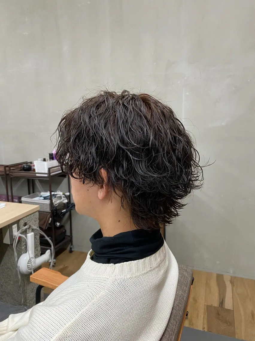 パーマ メンズ センターパート メンズ韓国風 マッシュウルフ マッシュ メンズパーマ カット パーマ 紫牟田 望吾のヘアスタイル