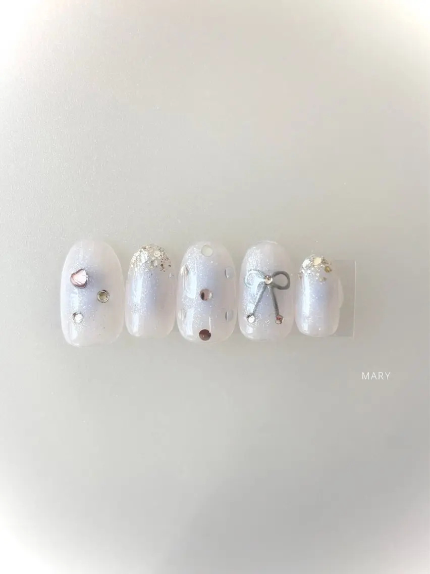 ネイル チークネイル ドット 水色 ニュアンスネイル リボン ハンドネイル Mary nail .narumiのネイルデザイン