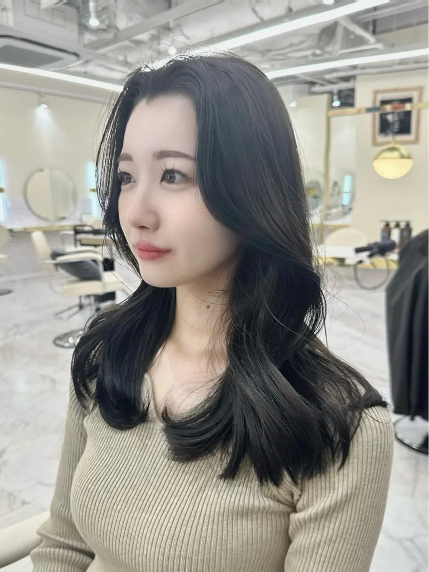 セミロング カラー パーマ 透明感カラー ボブ ヨシンモリ 韓国風ヘア レイヤーカット ヘアカラー トリートメント ニシダヒカリ🌙 髪質改善×似合わせのヘアスタイル
