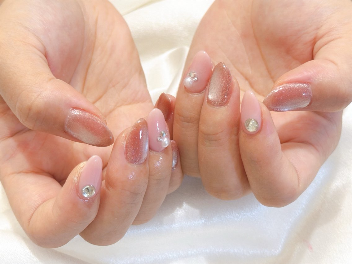 ネイル アニマル柄 オーロラネイル フットネイル フレンチネイル ジェルネイル ハンドネイル mogunail &blowの眉毛・アイブロウイメージ