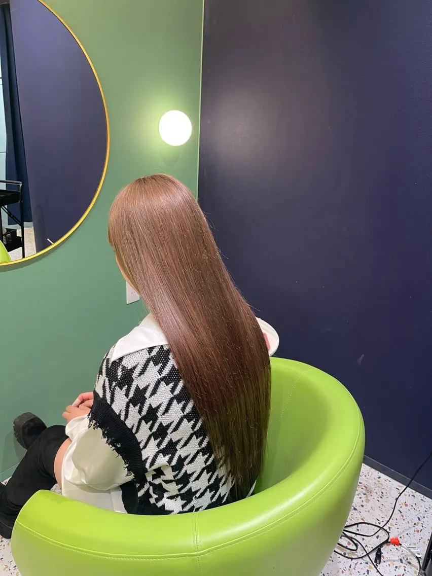 ロング カラー ベージュカラー ミルクティーベージュ エクステ 高品質シールエクステ /艶髪/HIROのヘアスタイル