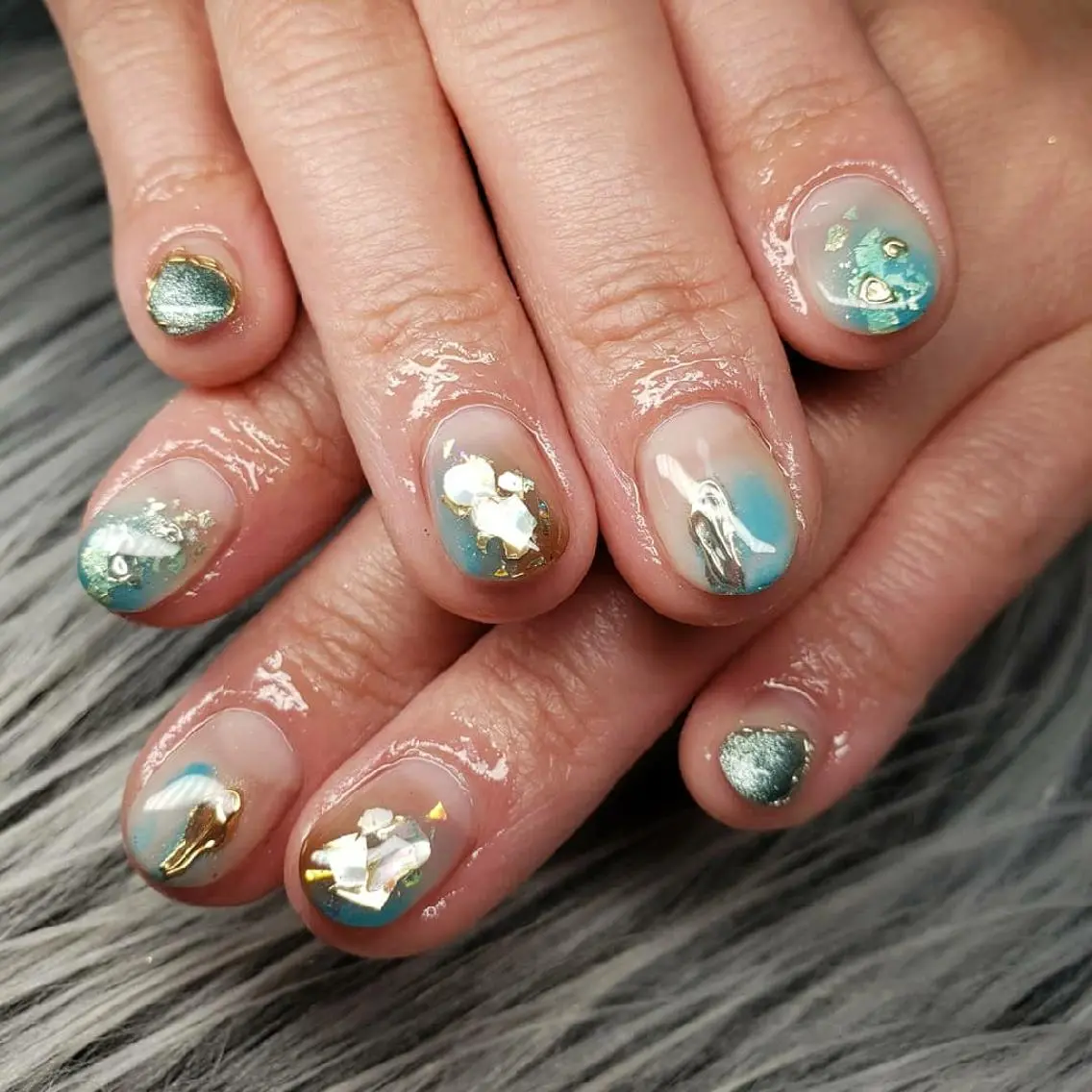 ネイル ゴールド 水色 マグネットネイル ミラーネイル ニュアンスネイル Nail salon Coco【溝の口駅】のネイルデザイン