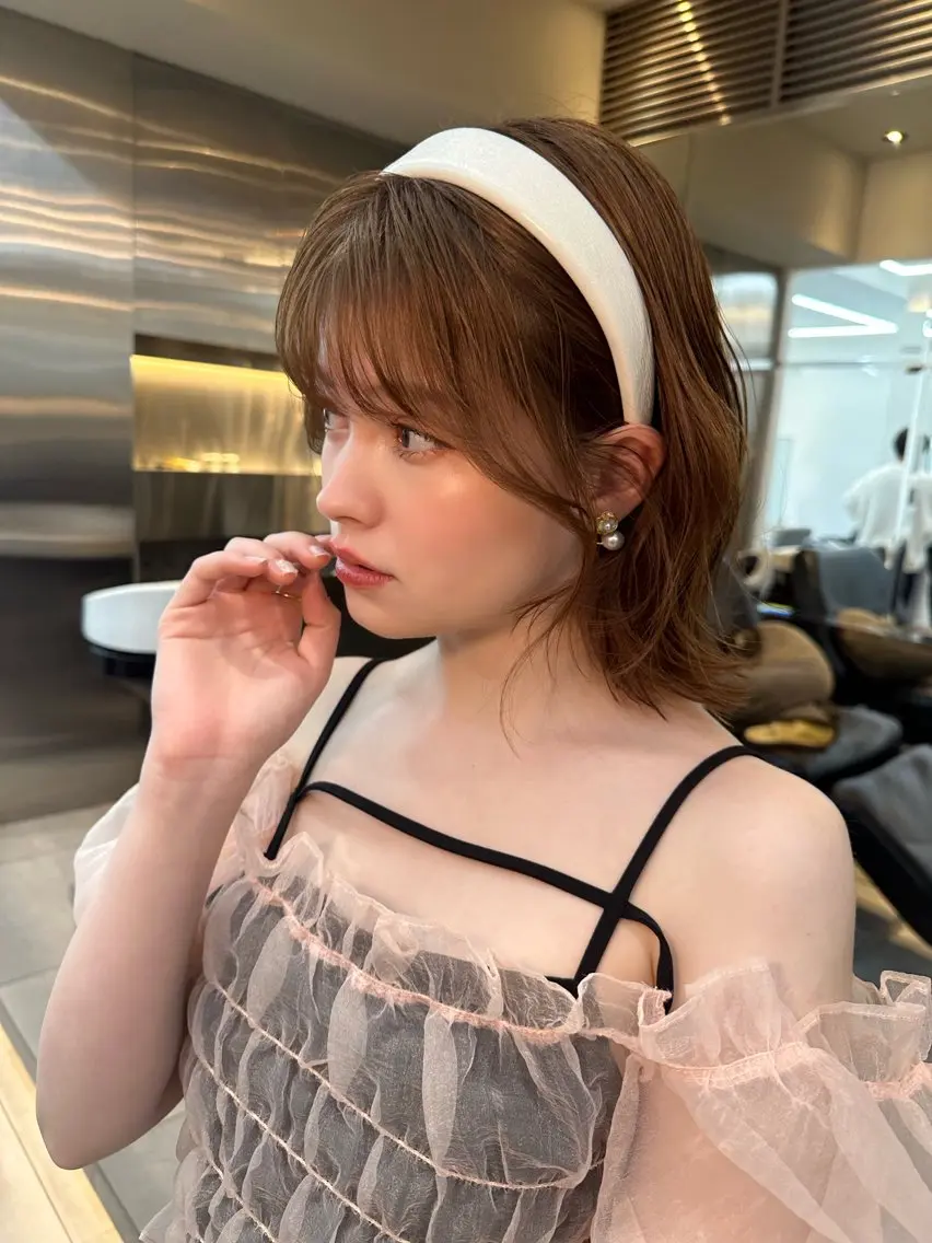 ミディアム カラー ヘアアレンジ 透明感カラー🩵 レイヤーカットYUIのヘアスタイル
